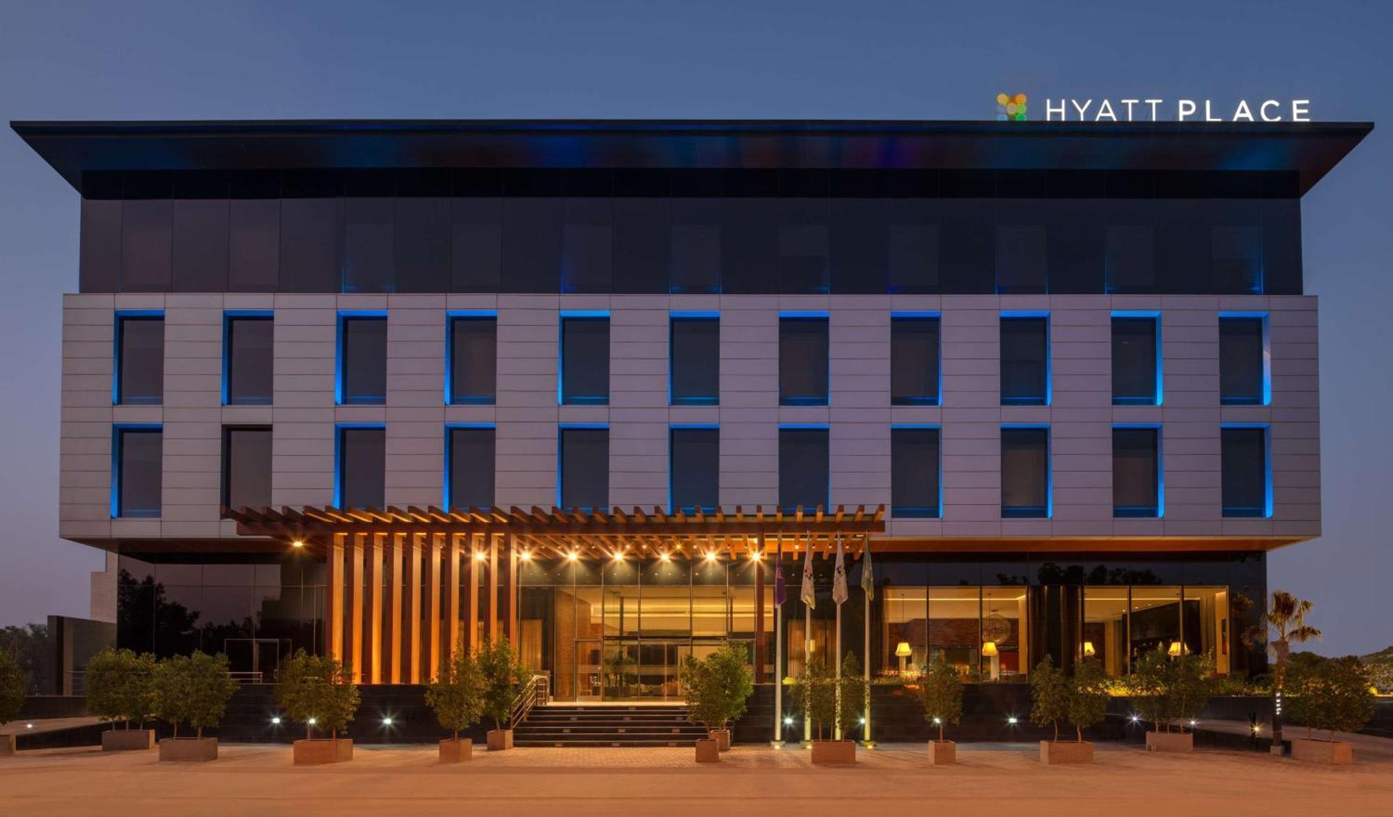 Отель Hyatt Place Riyadh Sulaimania Экстерьер фото